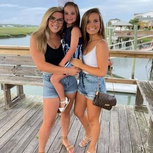 Meet your Posher, Laurabetts